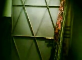 Spycam pour mater cette indienne craquante