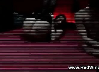 Il paye pour baiser deux putes hollandaises devant la cam