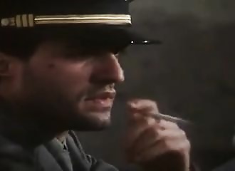 Baisée par des gardiens de prison